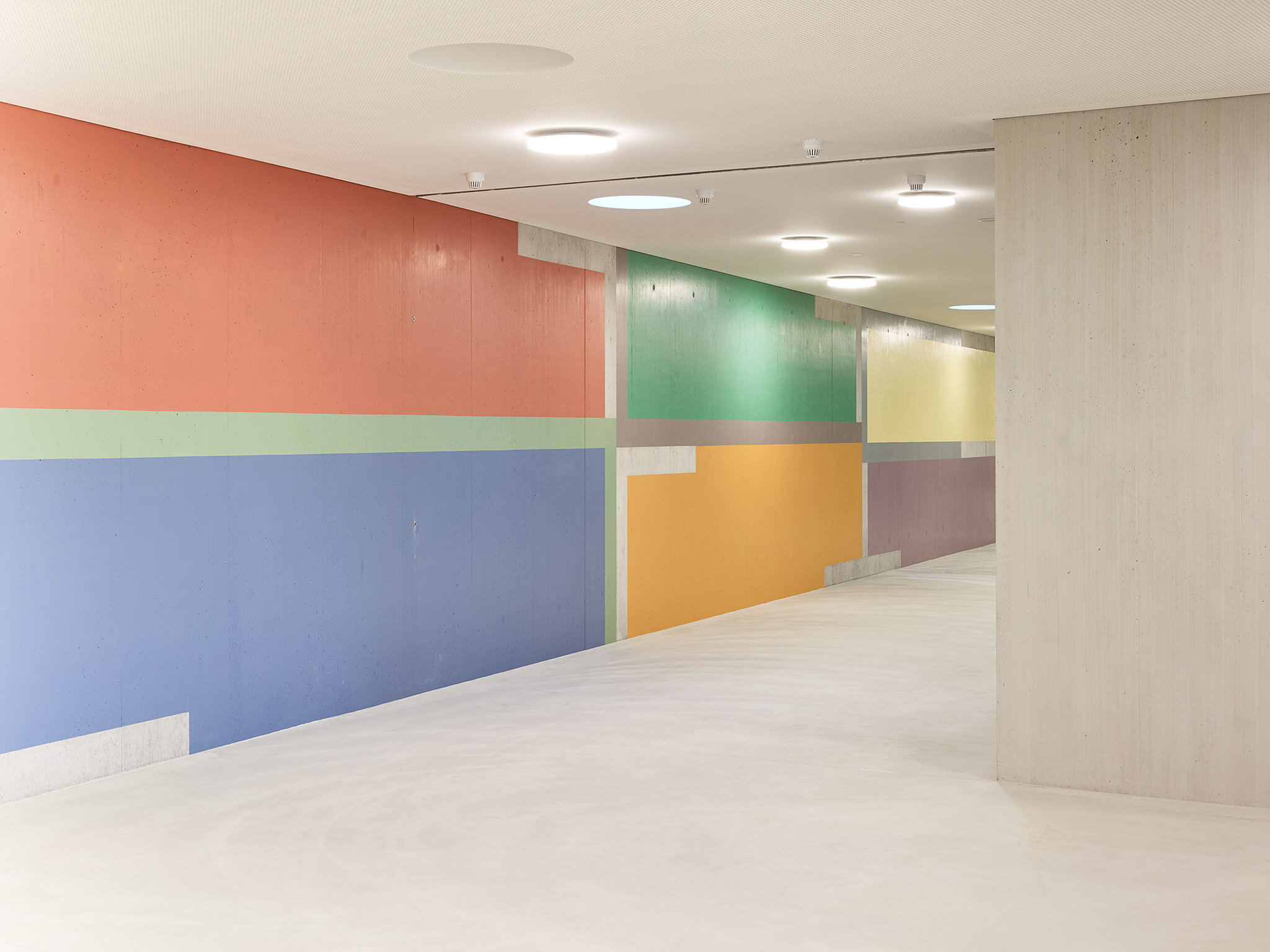 Meletta Strebel Architekten, Schulhaus Rotweg, Wädenswil: Wandbemalung Jean Pfaff